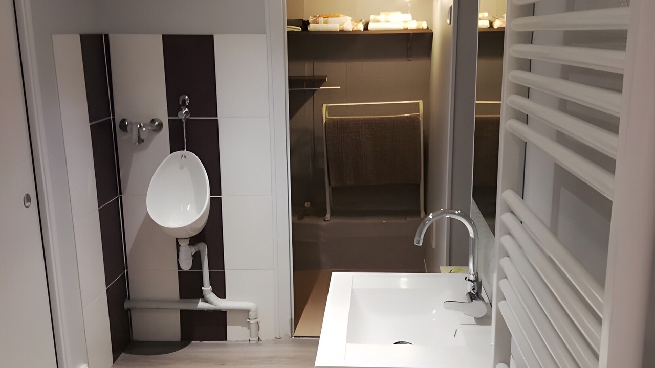 Photo of Bathroom in Chamole