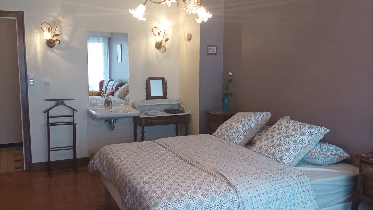 Photo of Bedroom in Chamole