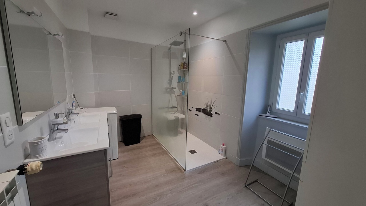 Photo of Bathroom in Oradour