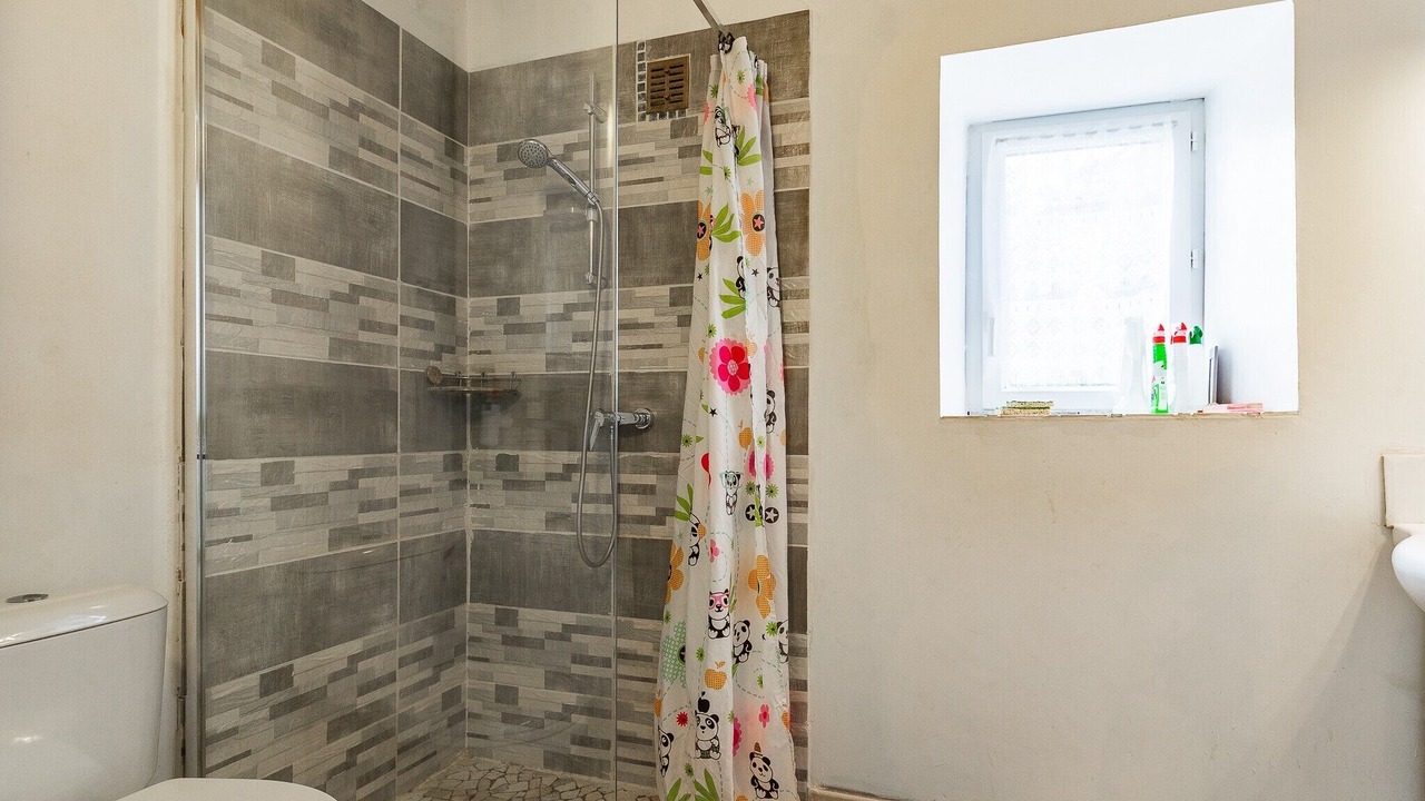Photo of Bathroom in Presles