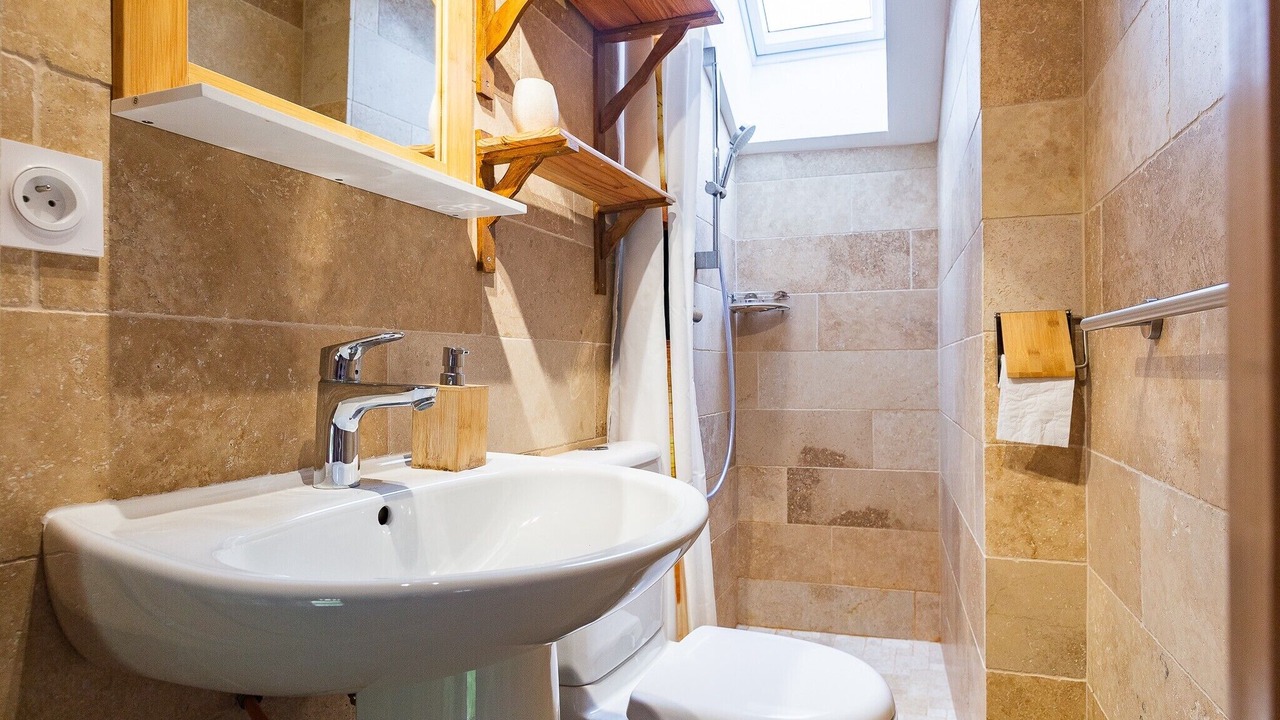 Photo of Bathroom in Presles
