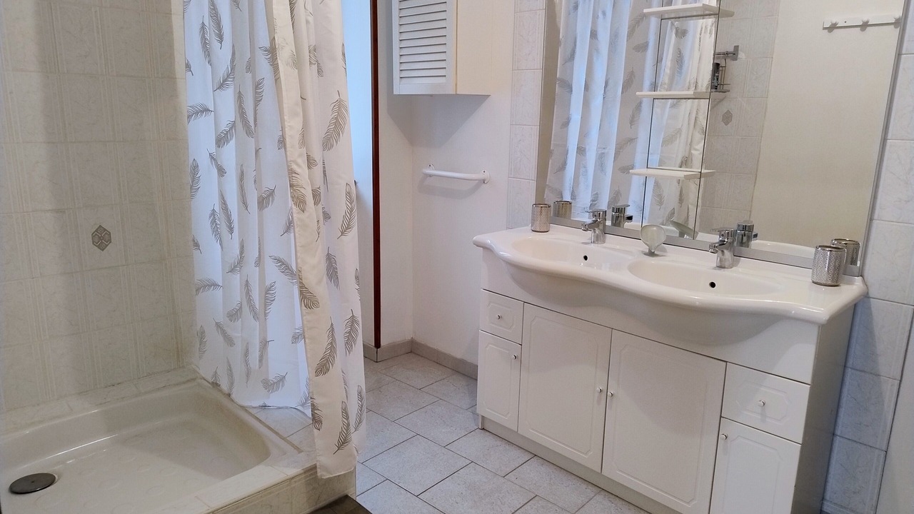 Photo of Bathroom in Lormes