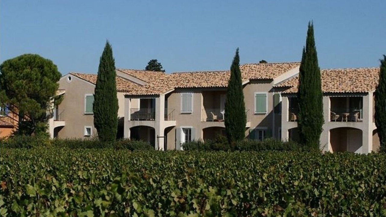 Photo of Outdoor in Sainte-Cecile-les-Vignes