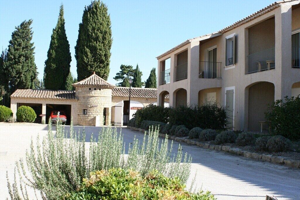 Photo of Outdoor in Sainte-Cecile-les-Vignes