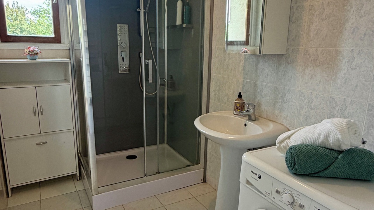 Photo of Bathroom in Treigny