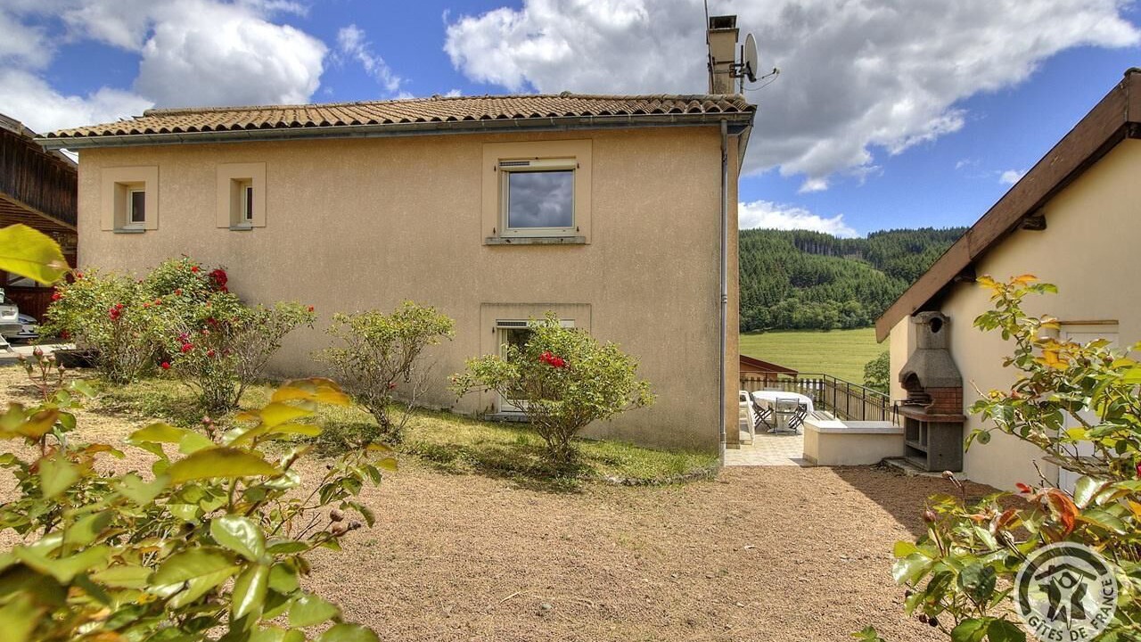 Photo of Patio Balcony in Saint-Bonnet-le-Troncy