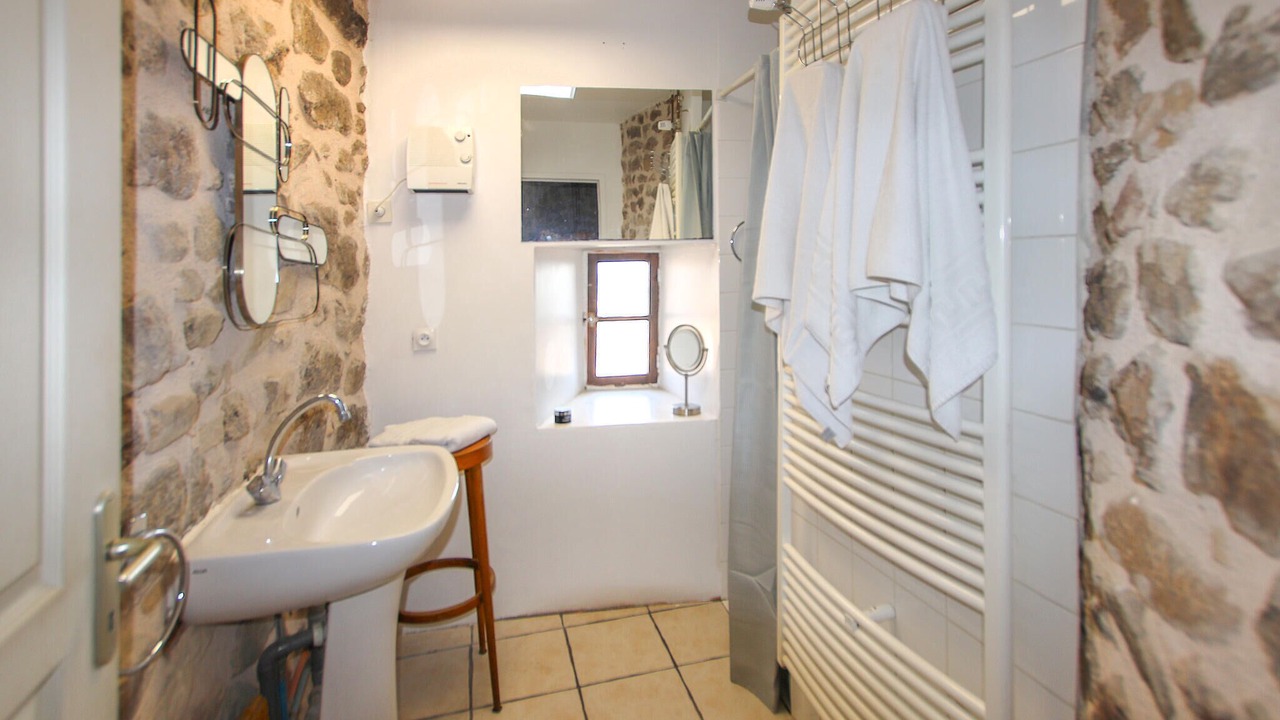Photo of Bathroom in Pelussin