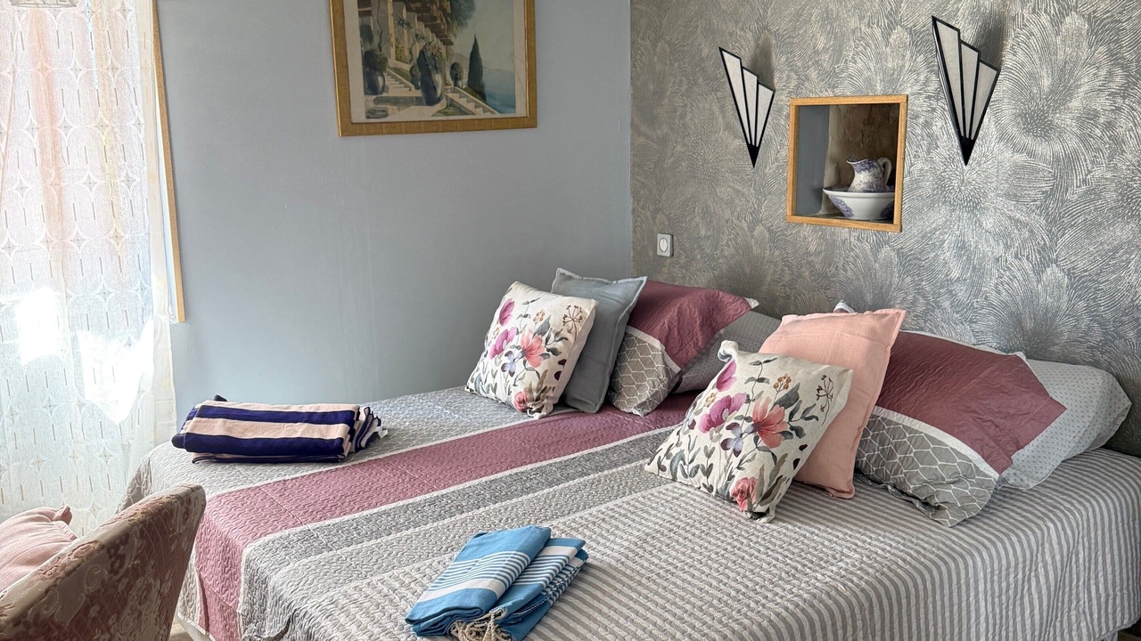 Photo of Bedroom in Violes