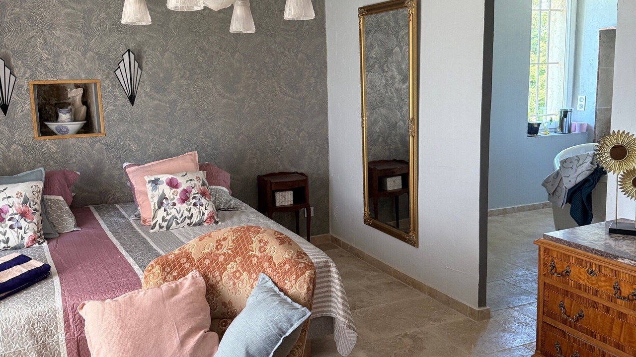Photo of Bedroom in Violes