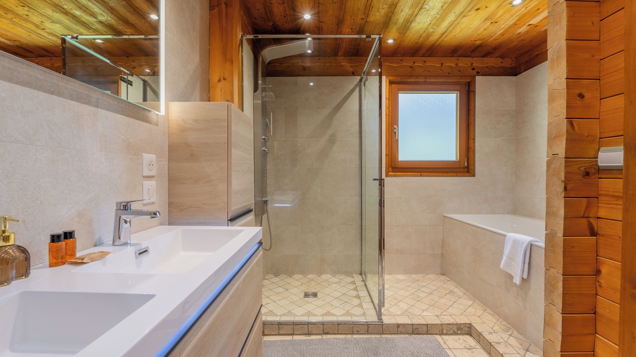 Photo of Bathroom in Servoz
