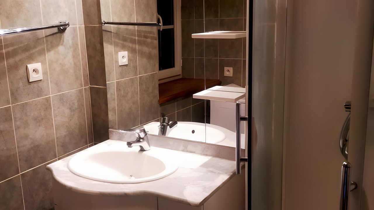 Photo of Bathroom in Saint-Symphorien-de-Marmagne