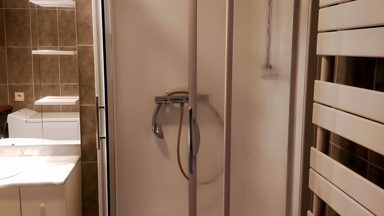 Photo of Bathroom in Saint-Symphorien-de-Marmagne