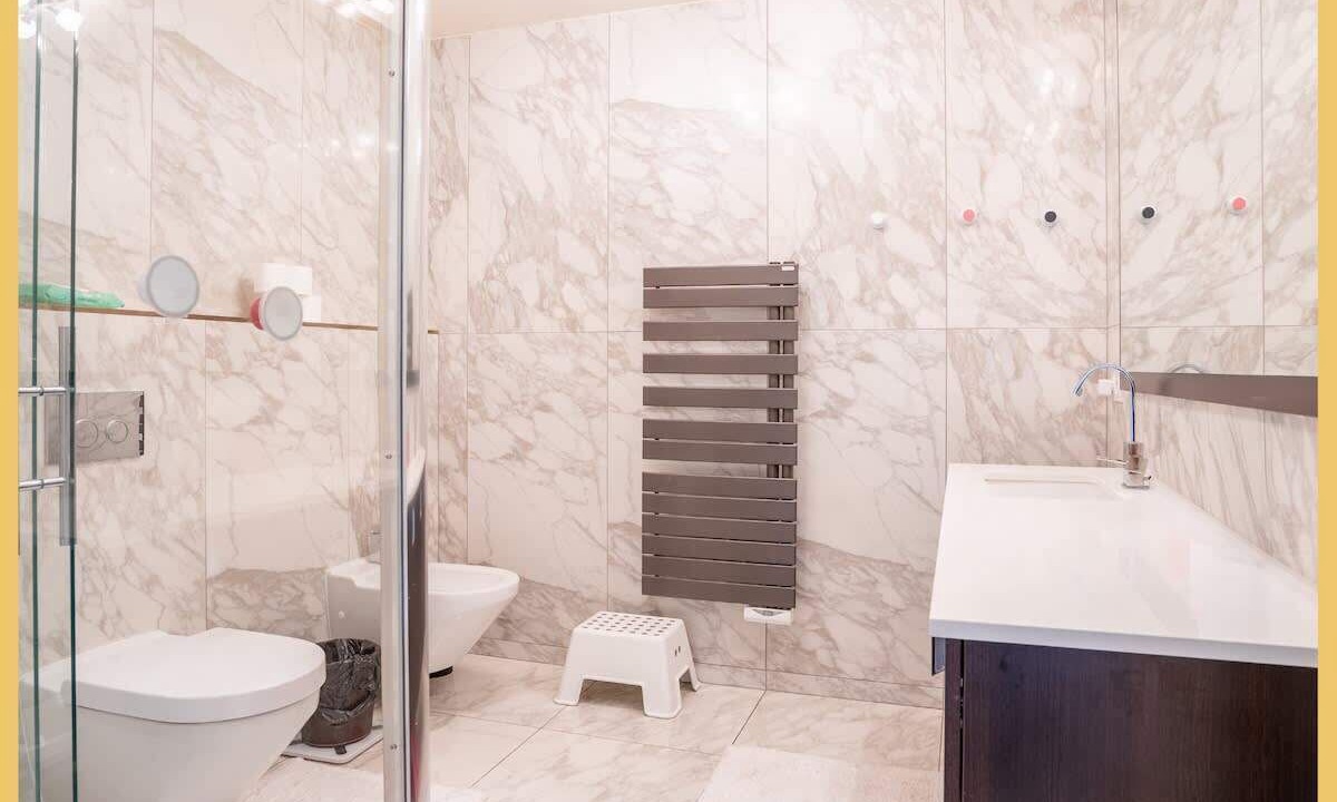 Photo of Bathroom in Etrembieres