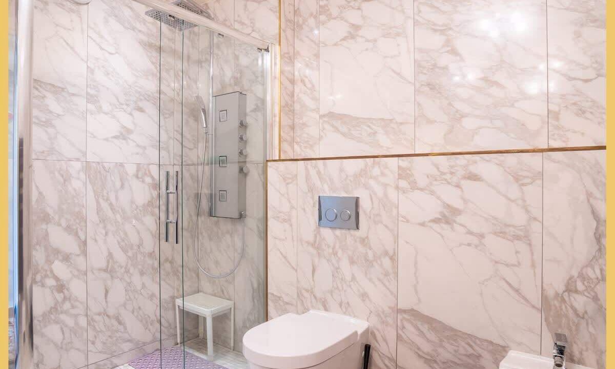 Photo of Bathroom in Etrembieres