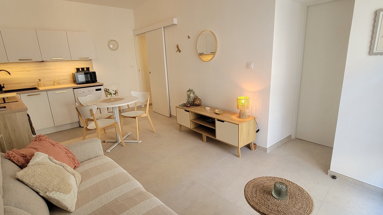 Photo of Livingroom in Sainte-Cecile-les-Vignes