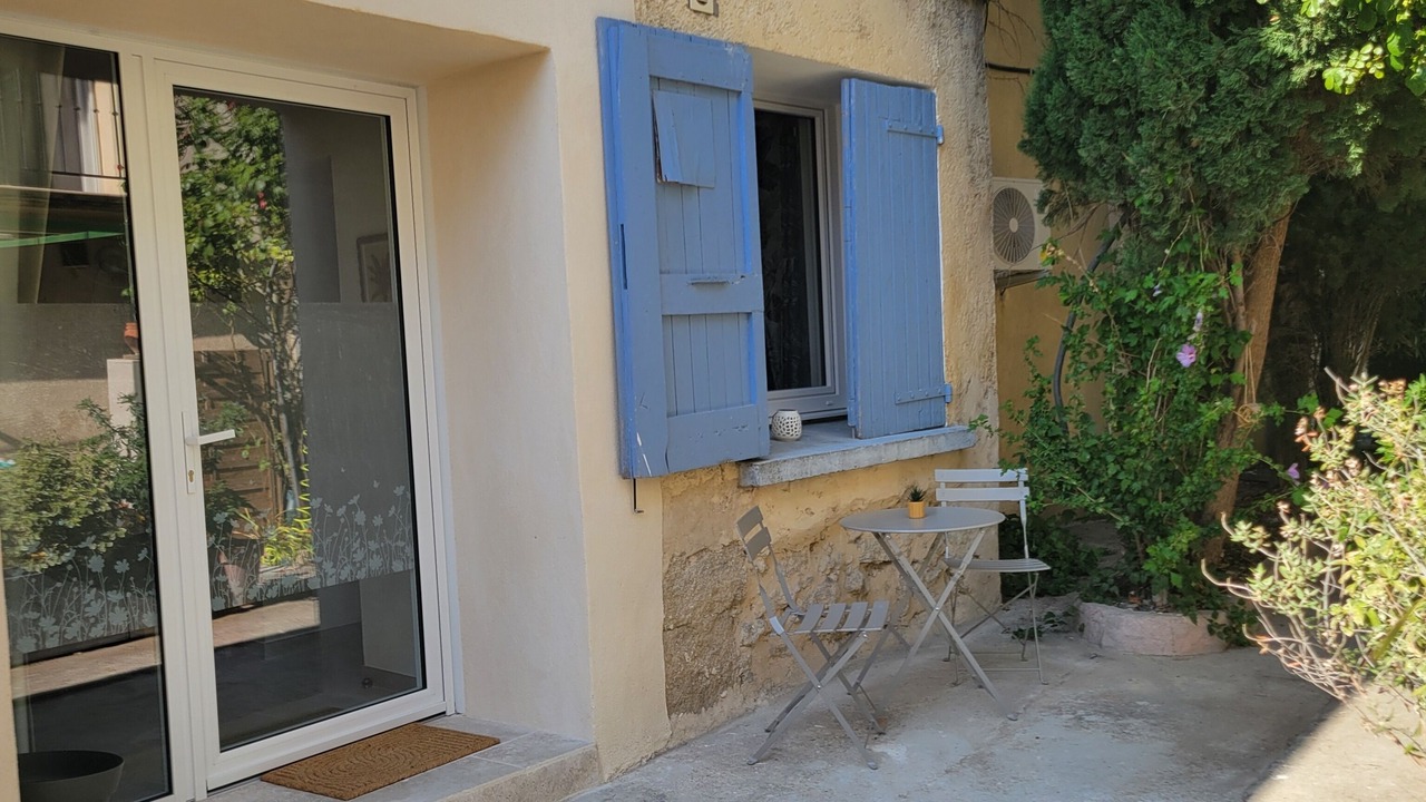 Photo of Outdoor in Sainte-Cecile-les-Vignes