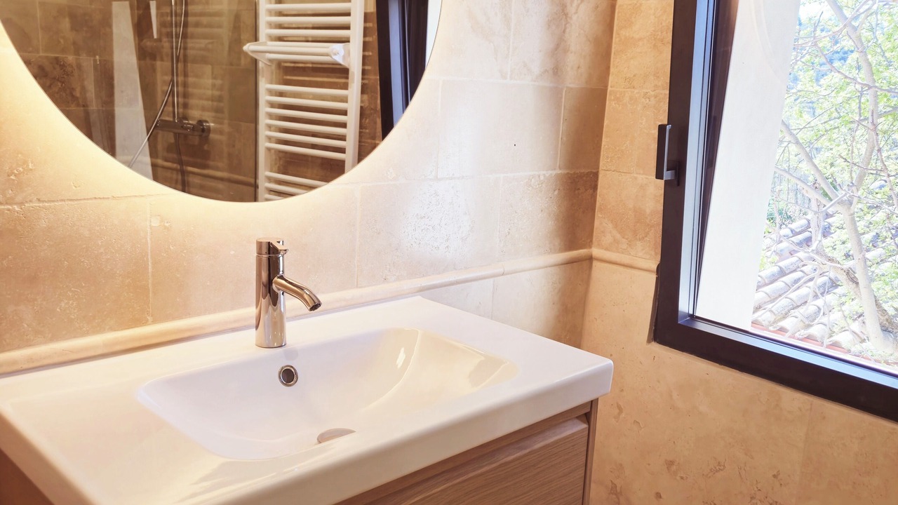 Photo of Bathroom in Entrechaux