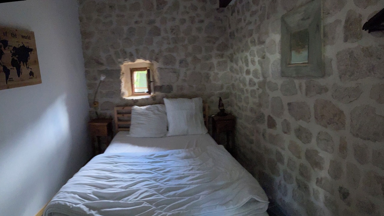 Photo of Bedroom in Saint-Julien-Labrousse