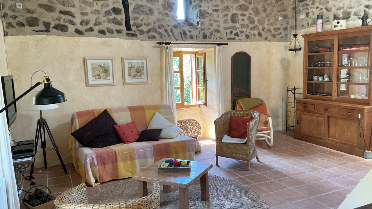 Photo of Livingroom in Saint-Julien-Labrousse