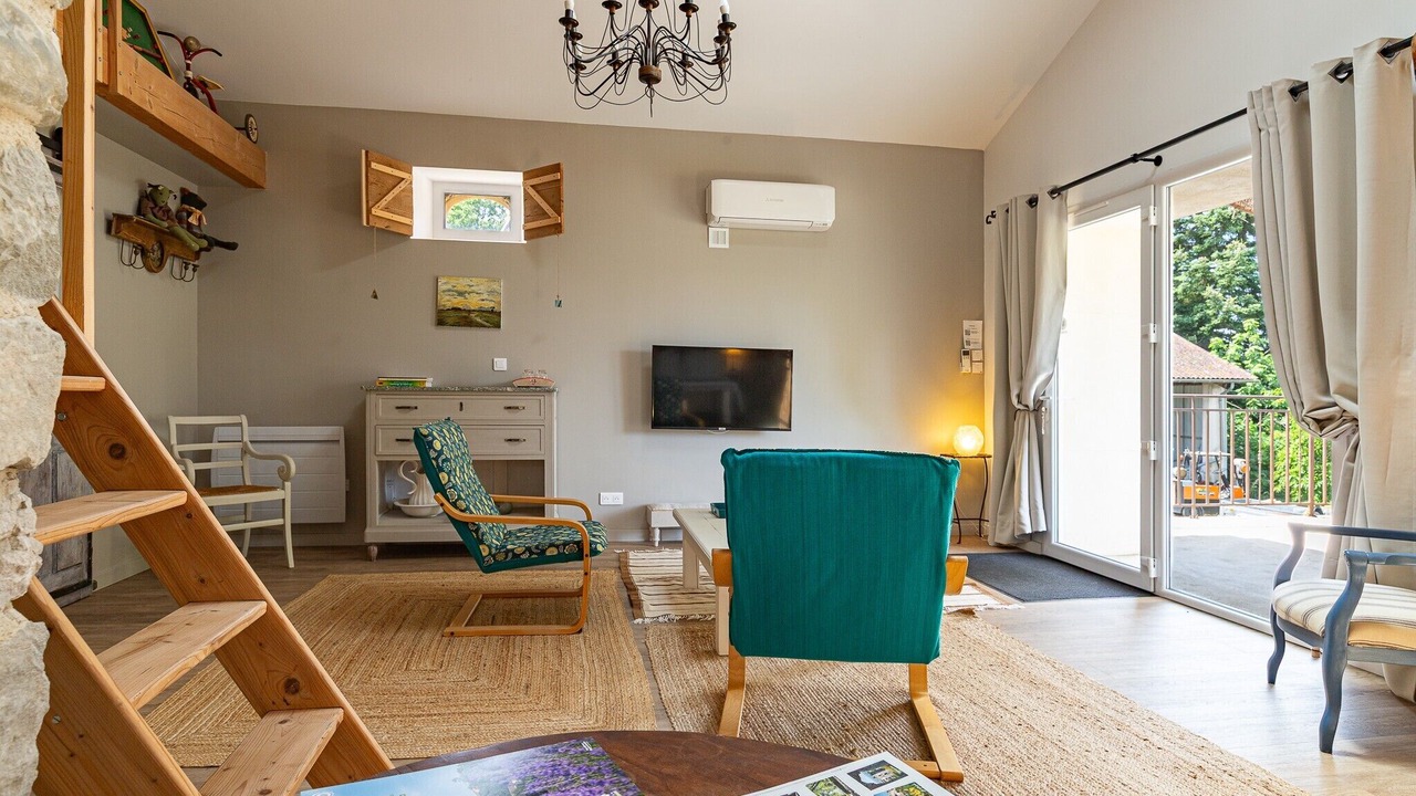 Photo of Livingroom in Charols