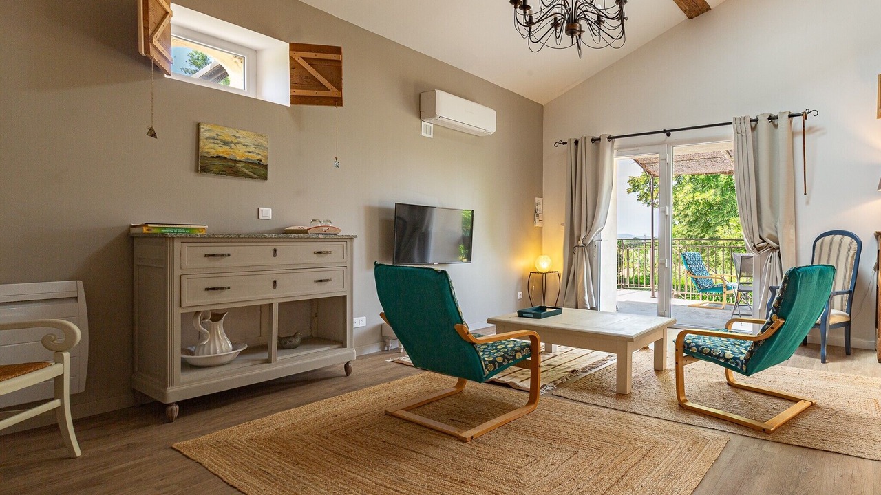 Photo of Livingroom in Charols