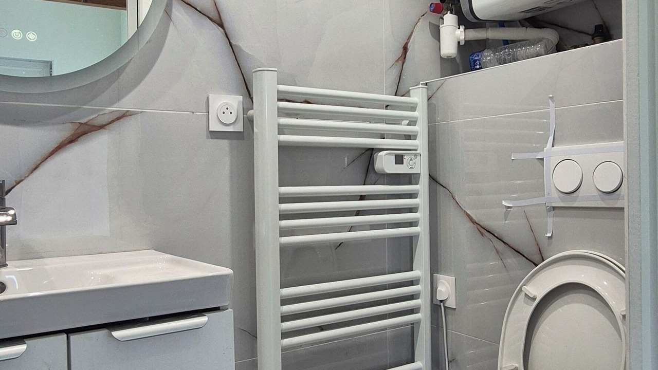 Photo of Bathroom in Villeneuve-le-Roi