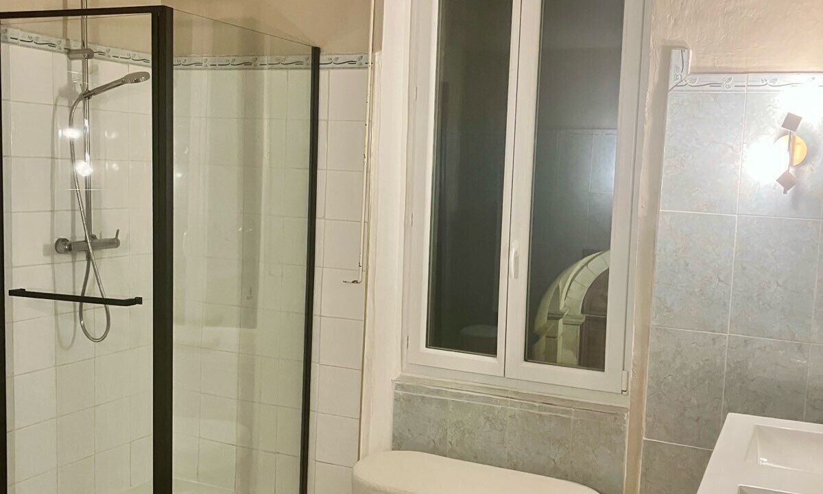 Photo of Bathroom in Reauville