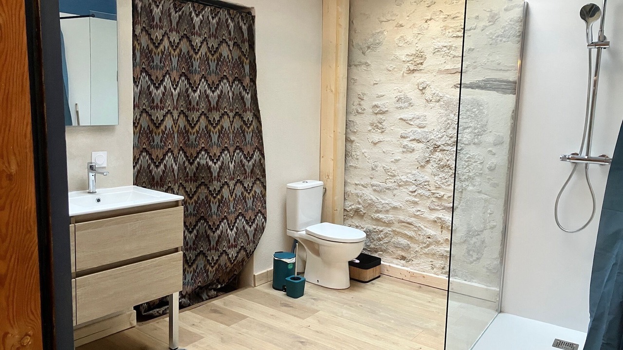 Photo of Bathroom in Reauville