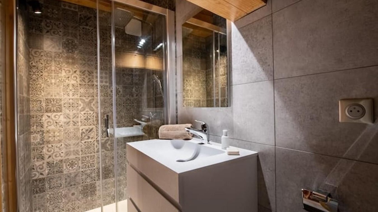 Photo of Bathroom in Longefoy