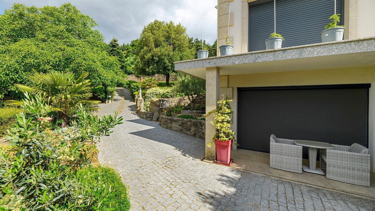 Photo of Patio Balcony in Hermitage-Tournonais-Herbasse-Pays de Saint-Felicien