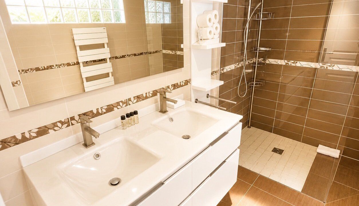 Photo of Bathroom in Sainte-Genevieve-des-Bois
