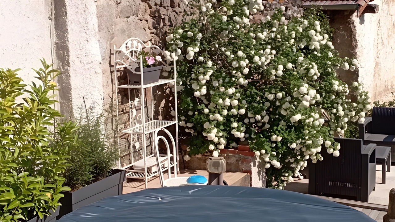 Photo of Patio Balcony in Saint-Martin-Lestra