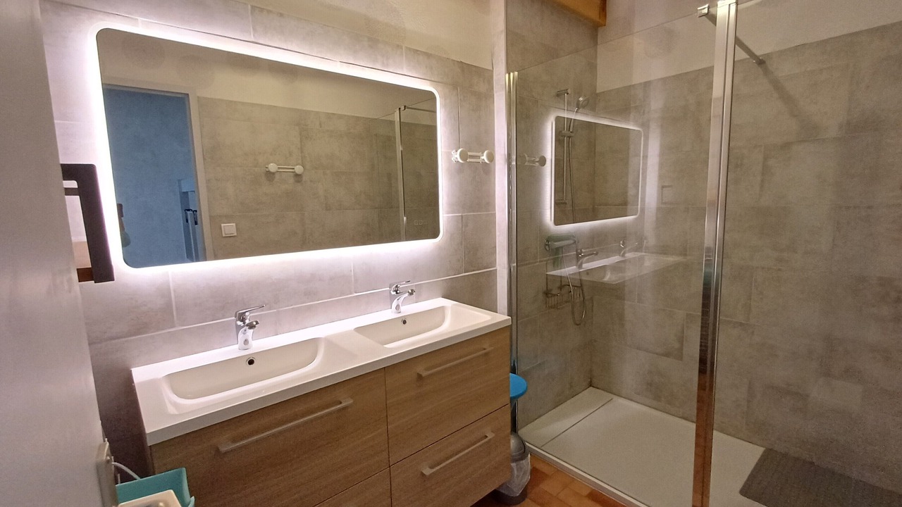 Photo of Bathroom in Saint-Nazaire-le-Desert
