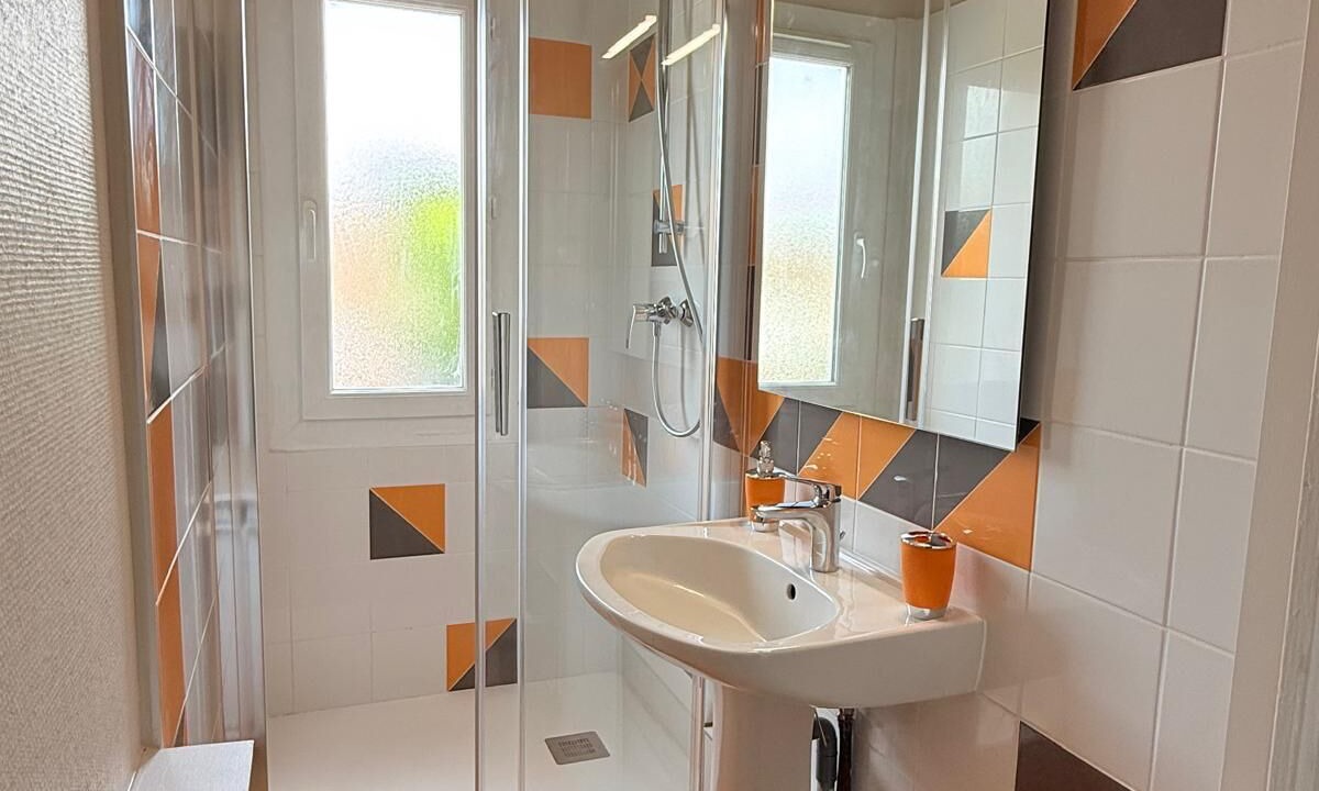 Photo of Bathroom in Charnay-les-Macon