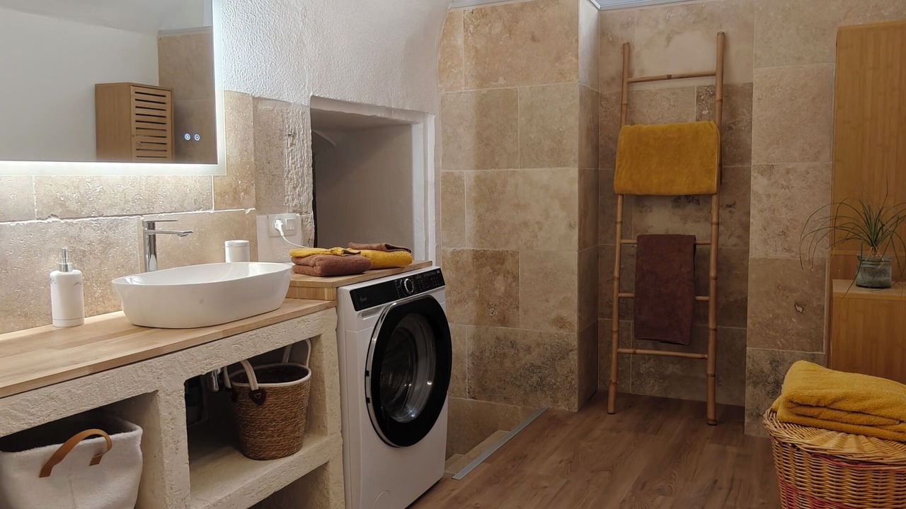 Photo of Bathroom in Dole