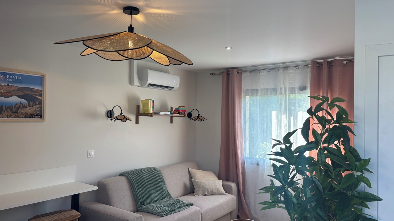 Photo of Livingroom in Montjuzet
