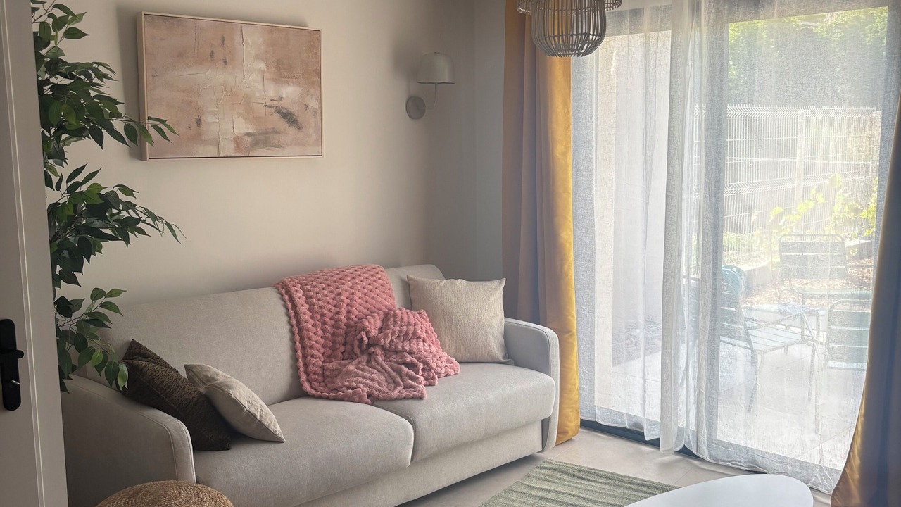 Photo of Livingroom in Montjuzet