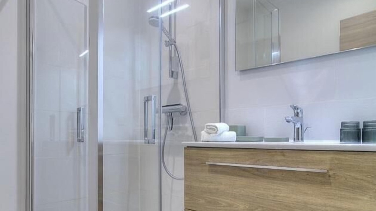 Photo of Bathroom in Leaz