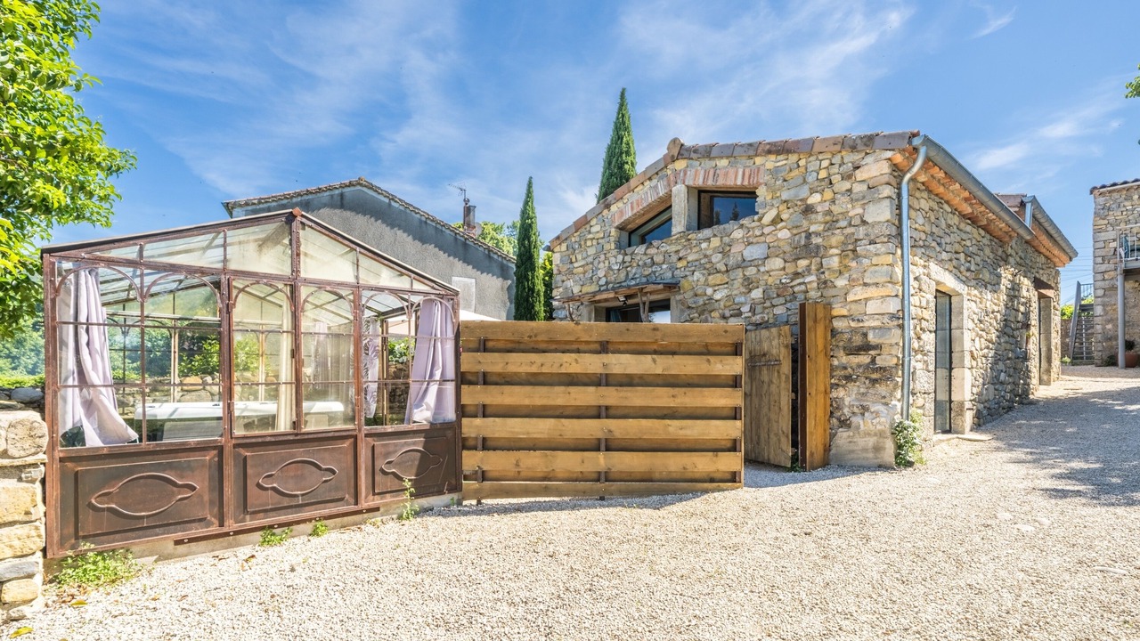 Photo of Patio Balcony in Saint-Alban-sous-Sampzon