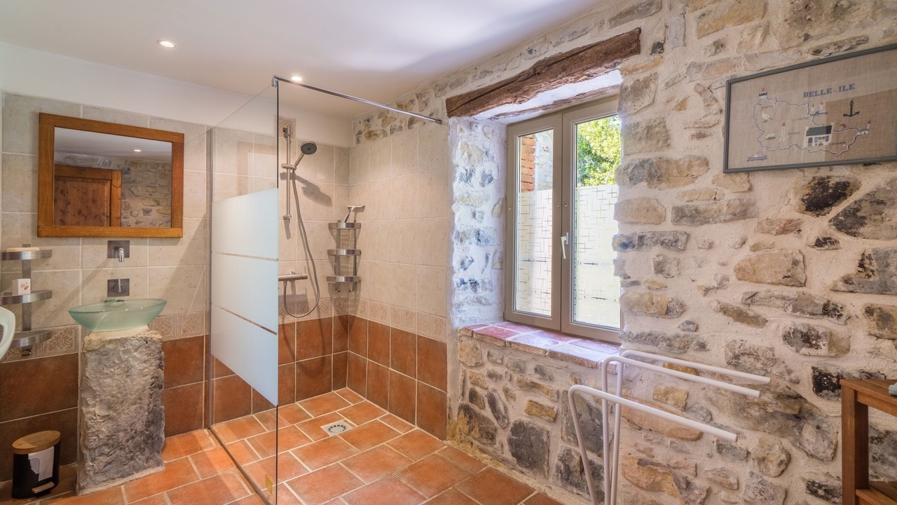 Photo of Bathroom in Saint-Alban-sous-Sampzon