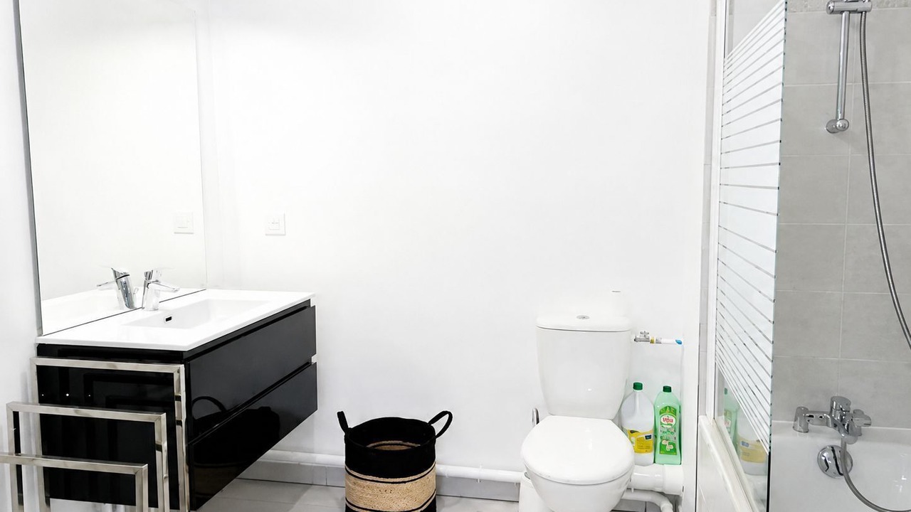 Photo of Bathroom in Clamart