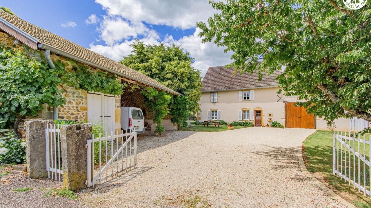 Photo of Outdoor in Saint-Christophe-en-Brionnais