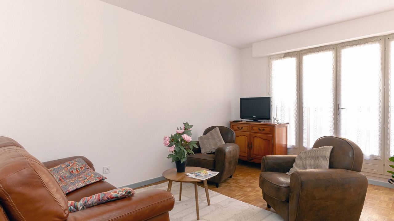 Photo of Livingroom in Saint-Etienne-de-Saint-Geoirs
