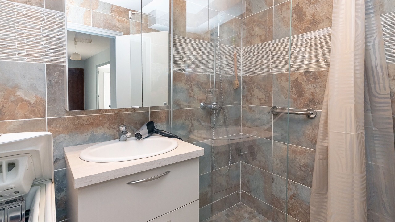 Photo of Bathroom in Saint-Etienne-de-Saint-Geoirs
