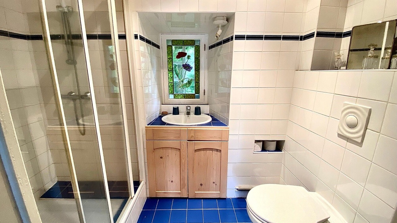 Photo of Bathroom in Saint-Martin-sous-Vigouroux