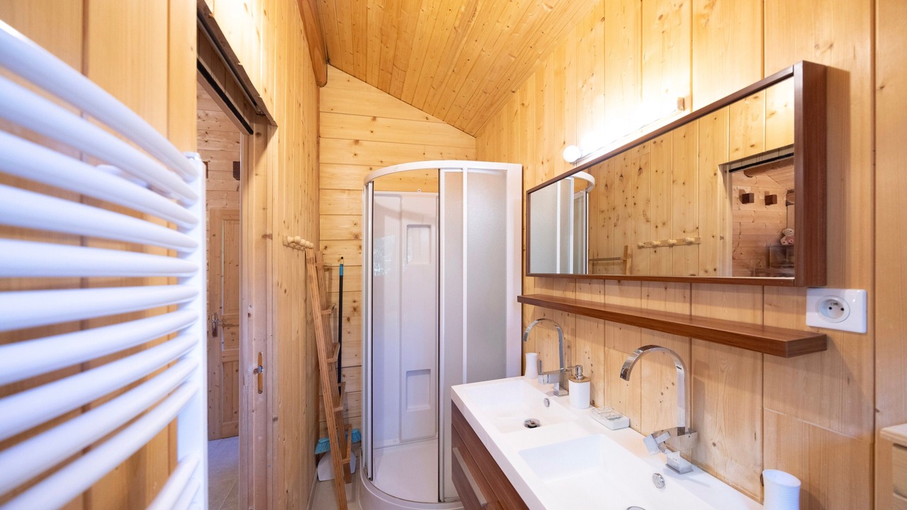 Photo of Bathroom in Montcel