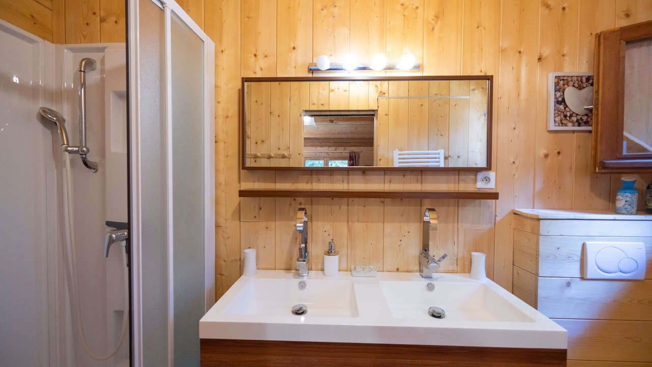 Photo of Bathroom in Montcel