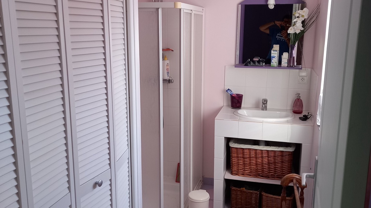 Photo of Bathroom in Saint-Pourcain-sur-Sioule