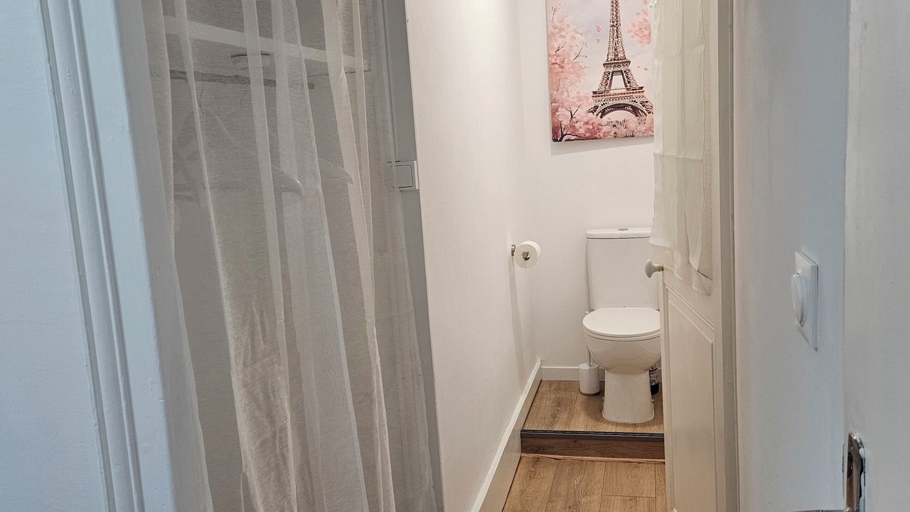 Photo of Bathroom in Chateauneuf-Val-de-Bargis