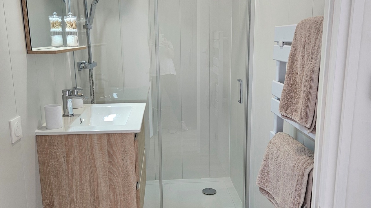 Photo of Bathroom in Chateauneuf-Val-de-Bargis